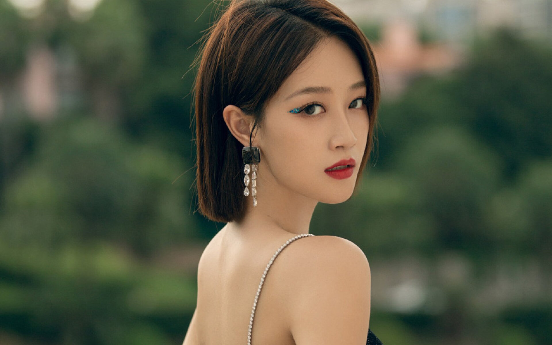 跨界征服，当CBA强压湖人，乔治于英超接管比赛